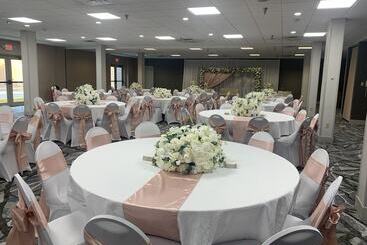 هتل Holiday Inn Express And Suites Pittsburgh West Mifflin, An Ihg