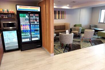هتل Holiday Inn Express Maspeth, An Ihg