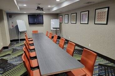 هتل Holiday Inn Express Maspeth, An Ihg