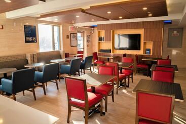 هتل Holiday Inn Express Maspeth, An Ihg