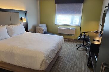 هتل Holiday Inn Express Maspeth, An Ihg