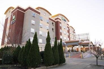هتل Holiday Inn Express Maspeth, An Ihg