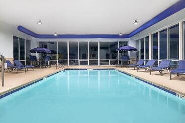فندق Holiday Inn Express & Suites I 26 & Us 29 At Westgate Mall, An Ihg