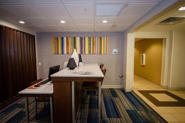 هتل Holiday Inn Express Tulsa South Bixby, An Ihg