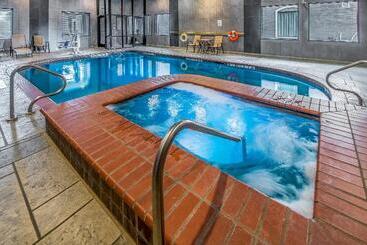 هتل Holiday Inn Longview   North, An Ihg