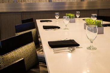 هتل Holiday Inn Longview   North, An Ihg
