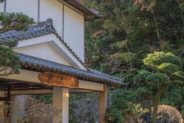 فندق Kirishima Momijidani Seiryuso