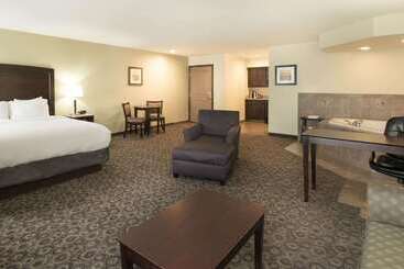 هتل La Quinta By Wyndham Las Vegas Airport South