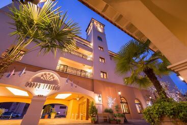 هتل Poppy Springs Resort & Spa