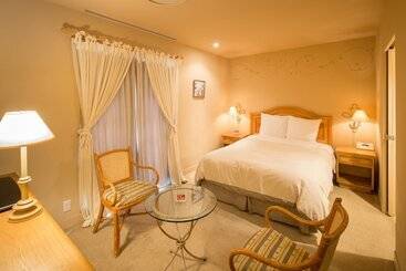 هتل Poppy Springs Resort & Spa