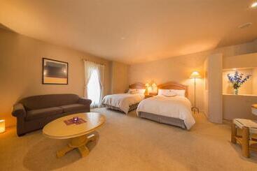 هتل Poppy Springs Resort & Spa