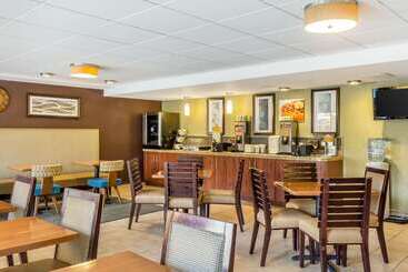 هتل Quality Inn Flamingo