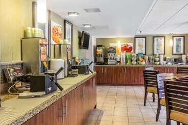 هتل Quality Inn Flamingo