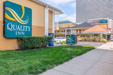 هتل Quality Inn Flamingo