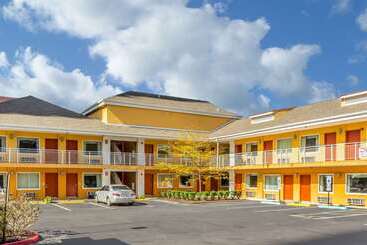 هتل Quality Inn Flamingo