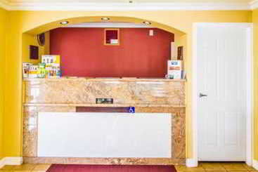 هتل Inn By The Coliseum