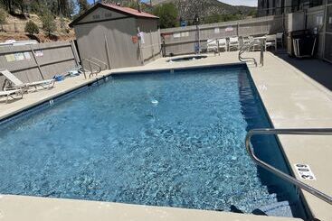 בית מלון כפרי Ruidoso Mountain Inn