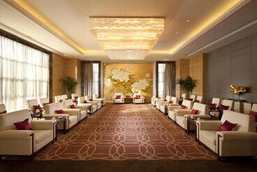 هتل Wanda Realm Langfang