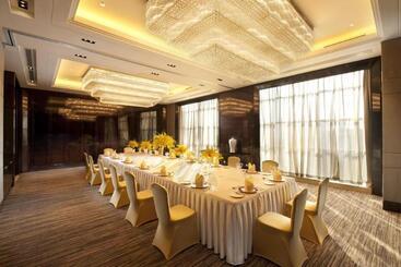 هتل Wanda Realm Langfang