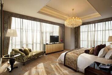 هتل Wanda Realm Langfang