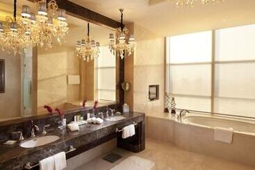 هتل Wanda Realm Langfang