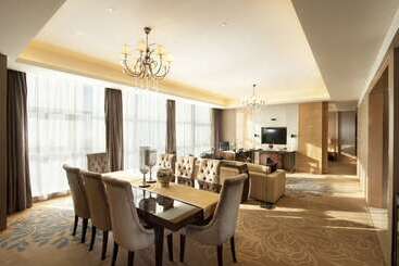 هتل Wanda Realm Langfang