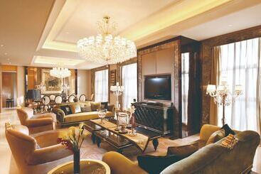 هتل Wanda Realm Langfang