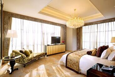 هتل Wanda Realm Langfang