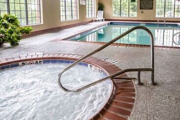 هتل Comfort Suites