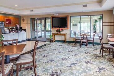 هتل Comfort Suites