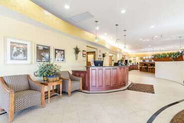 هتل Comfort Suites Salina South