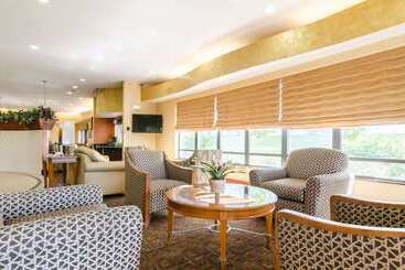 هتل Comfort Suites Salina South