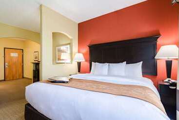 هتل Comfort Suites Salina South