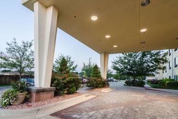 هتل Comfort Suites Salina South