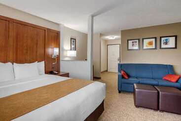 هتل Comfort Suites Speedway  Kansas City
