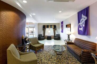 هتل Comfort Suites University