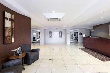 هتل Comfort Suites University