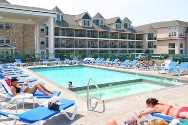 هتل Crown Choice Inn & Suites Lakeview And Waterpark