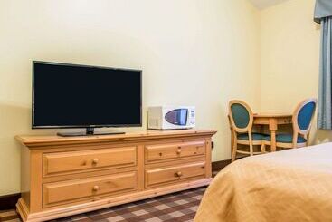 酒店 Econo Lodge Inn & Suites