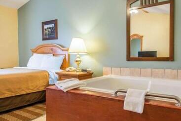 酒店 Econo Lodge Inn & Suites