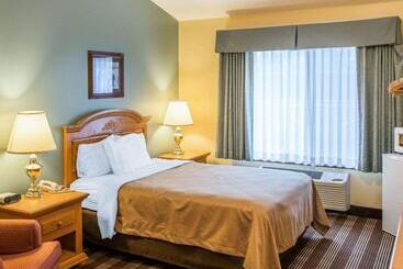 酒店 Econo Lodge Inn & Suites