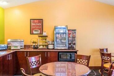 酒店 Econo Lodge Inn & Suites