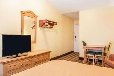 酒店 Econo Lodge Inn & Suites