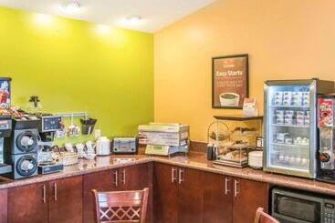 酒店 Econo Lodge Inn & Suites