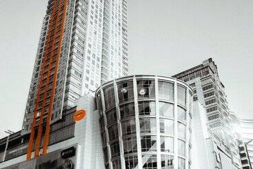 בית מלון כפרי Harris Suites Fx Sudirman