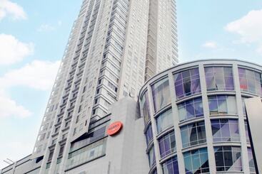בית מלון כפרי Harris Suites Fx Sudirman