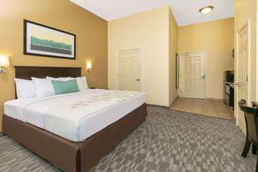 هتل Spark By Hilton Longview