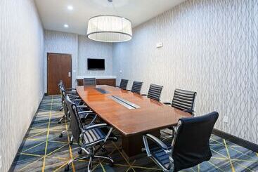 هتل Holiday Inn & Suites Mckinney   N Allen, An Ihg