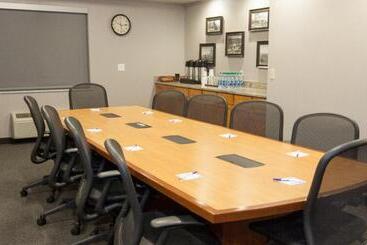 هتل Holiday Inn Express & Suites Cheney, An Ihg