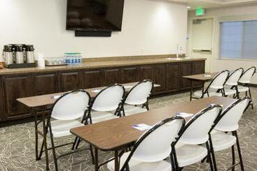 هتل Holiday Inn Express & Suites Cheney, An Ihg